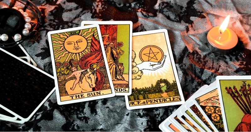 Trải bài tarot hé lộ người ấy có đang sợ mất bạn, tiếc nuối hay còn giấu cảm xúc trong lòng