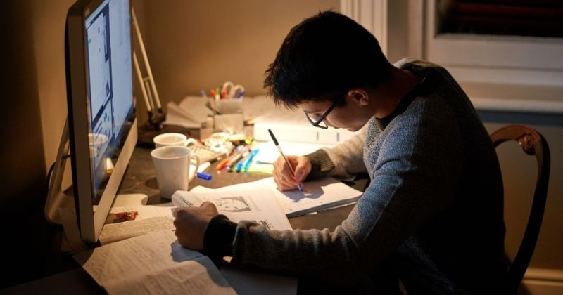 Cách giao tiếp hiệu quả với người khó đoán và kín tiếng