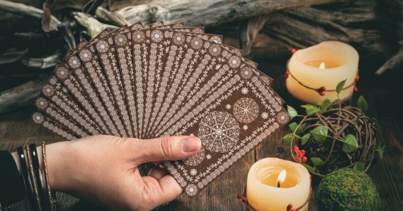 Nhớ bạn không đồng nghĩa chắc chắn còn yêu hay sẽ quay lại, điều quan trọng là nhìn cả cảm xúc lẫn hành động