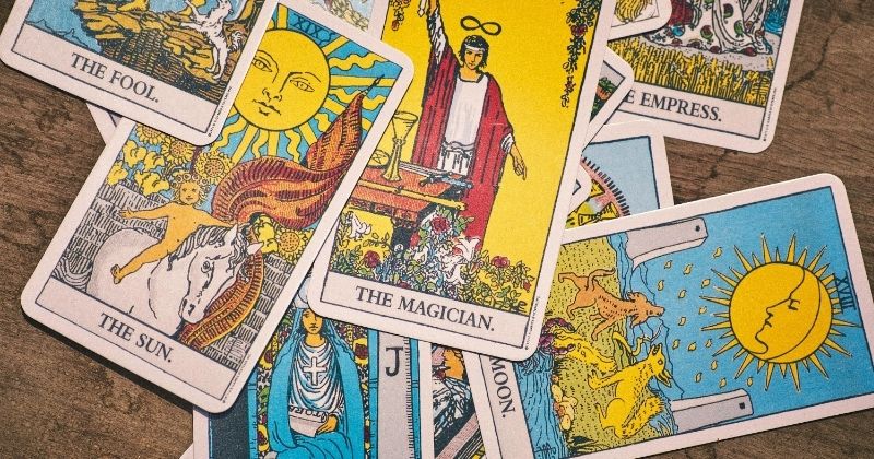 Kết quả tarot là lời gợi mở, nhưng quyết định cuối cùng nên dựa trên hành động thật và cảm giác bình yên của bạn
