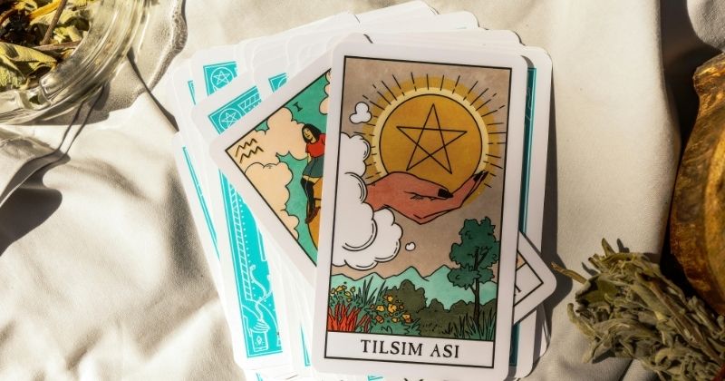 Ba lá bài giúp nhìn rõ người ấy có nghĩ về bạn, nỗi nhớ đến từ đâu và bạn nên phản ứng thế nào