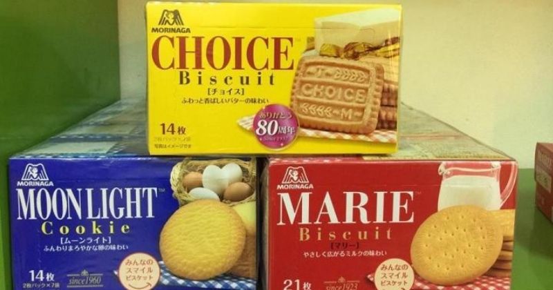 Bánh và sữa trong mâm lễ tưởng niệm thai nhi