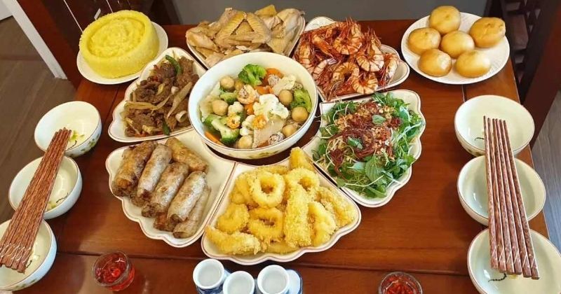 Mâm lễ đơn giản, tiết kiệm gồm trái cây, nước sạch và hoa