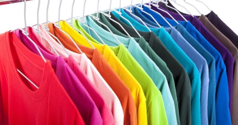 quần áo phơi lại dưới nắng sau khi để qua đêm