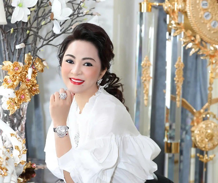 Nguyễn Phương Hằng sinh năm bao nhiêu? Lá số tử vi Nguyễn Phương Hằng 2 Nguyễn Phương Hằng sinh năm 1971, quê quán tại Long Xuyên, An Giang