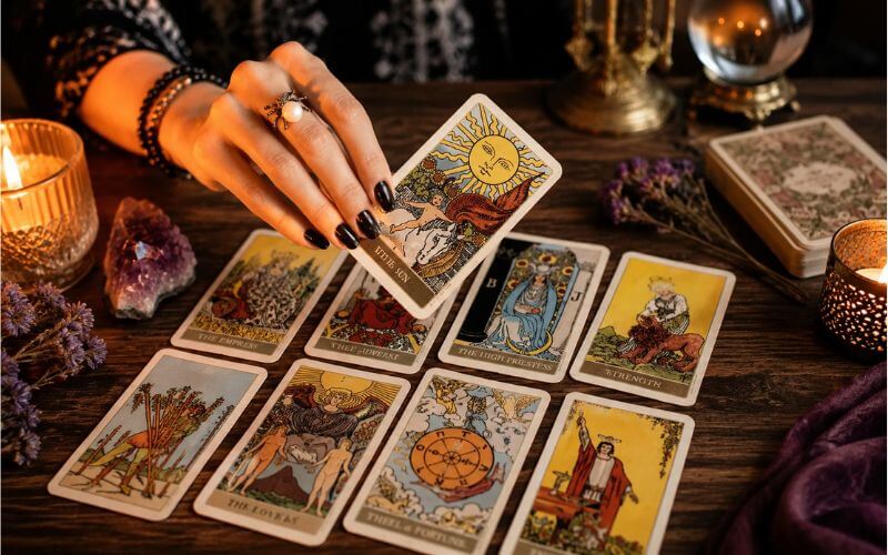 Tarot nhập môn: Hướng dẫn tự học từ A-Z cho người mới 2 Nhập môn Tarot là gì?
